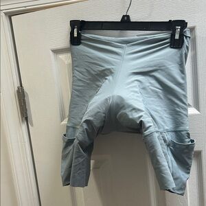 Never worn LULULEMON women’s padded cycling shorts Large